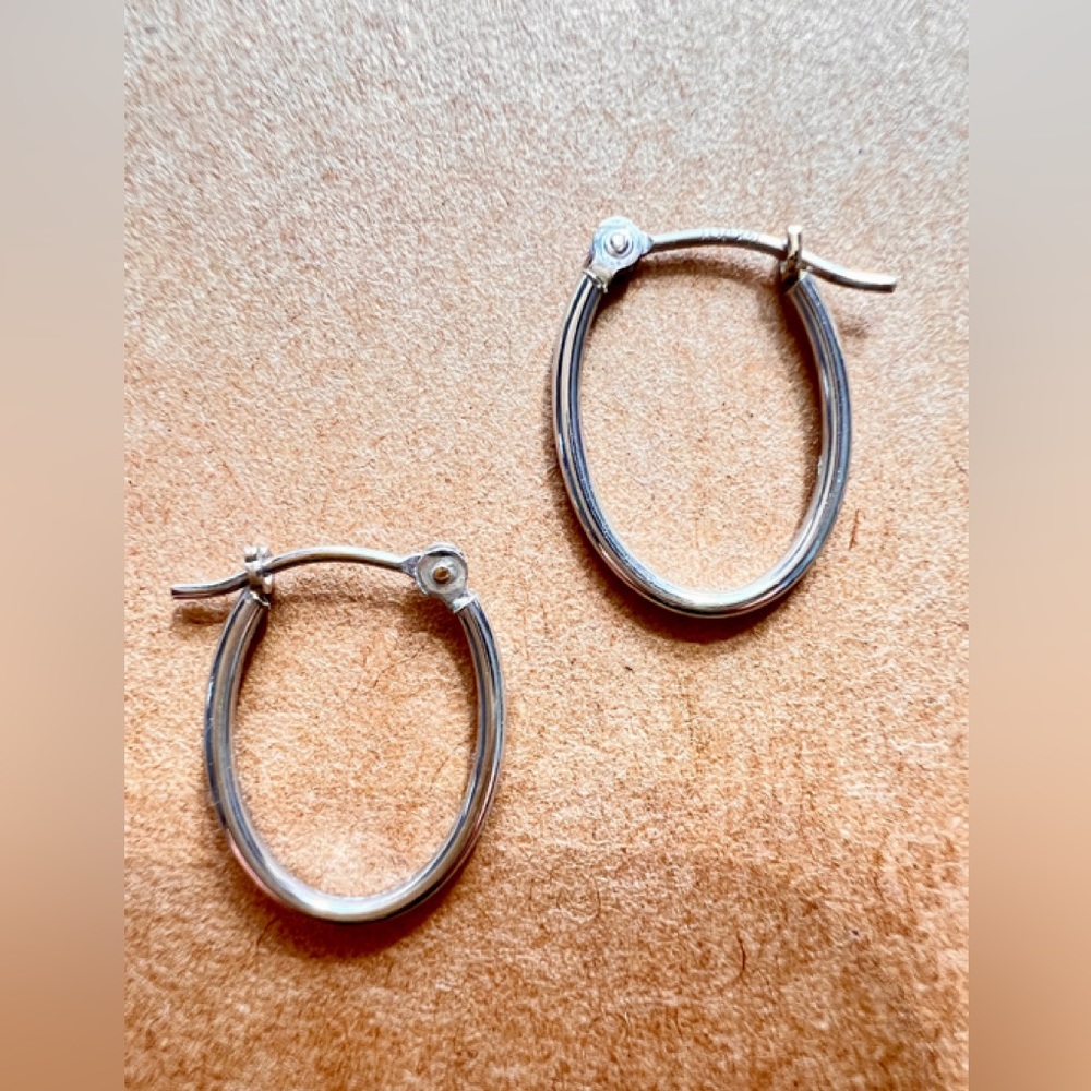 Vintage Designer JCM 14k White Gold Oval Hoops